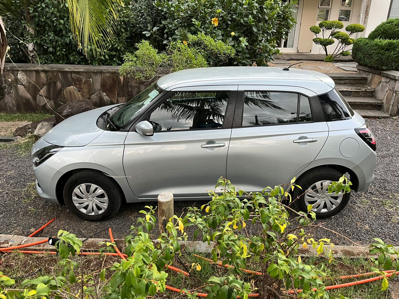 Suzuki Swift (Latest Gen) — photo 2