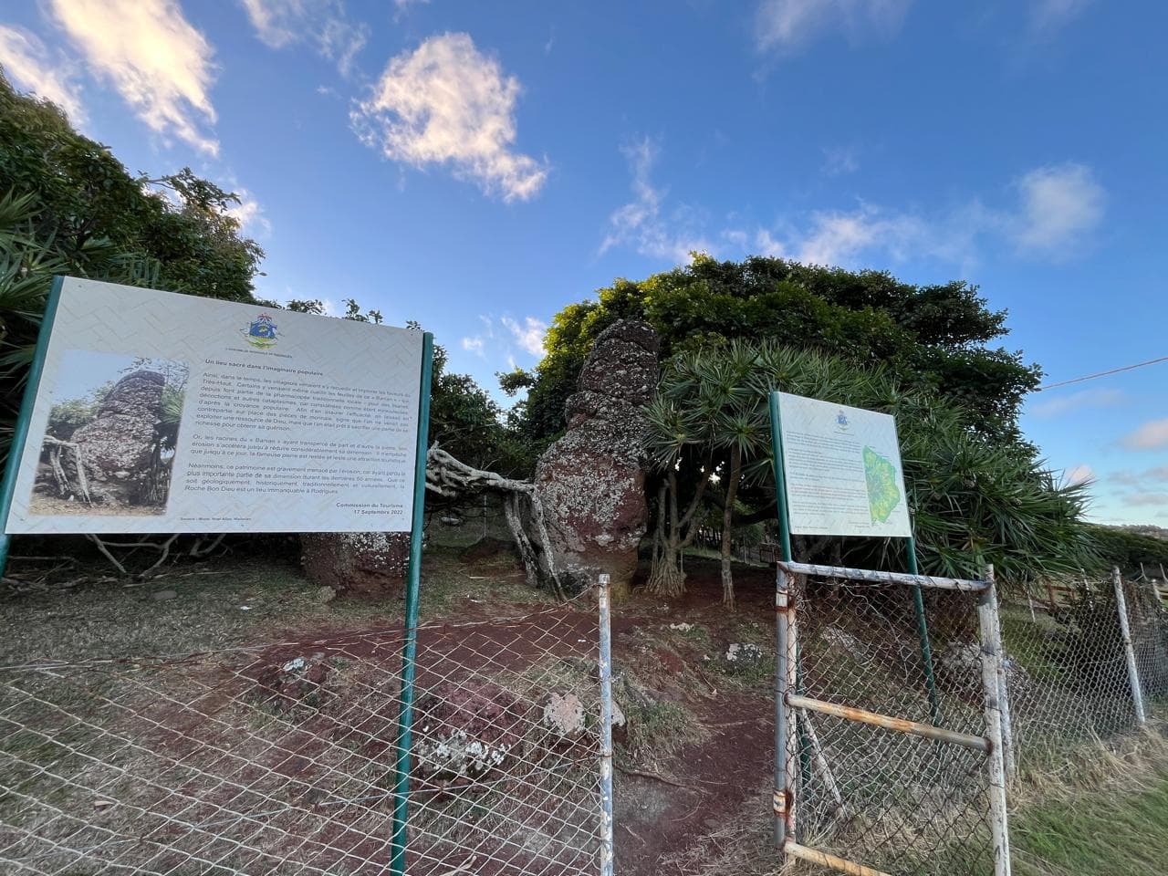 Roche Bon Dieu Monument — Rodrigues, 1/4