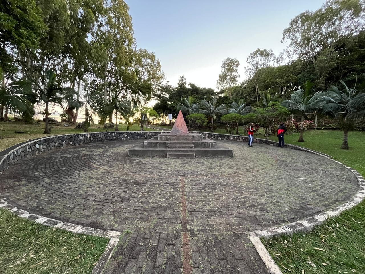 Tombeau Maragon — Rodrigues, 4/4