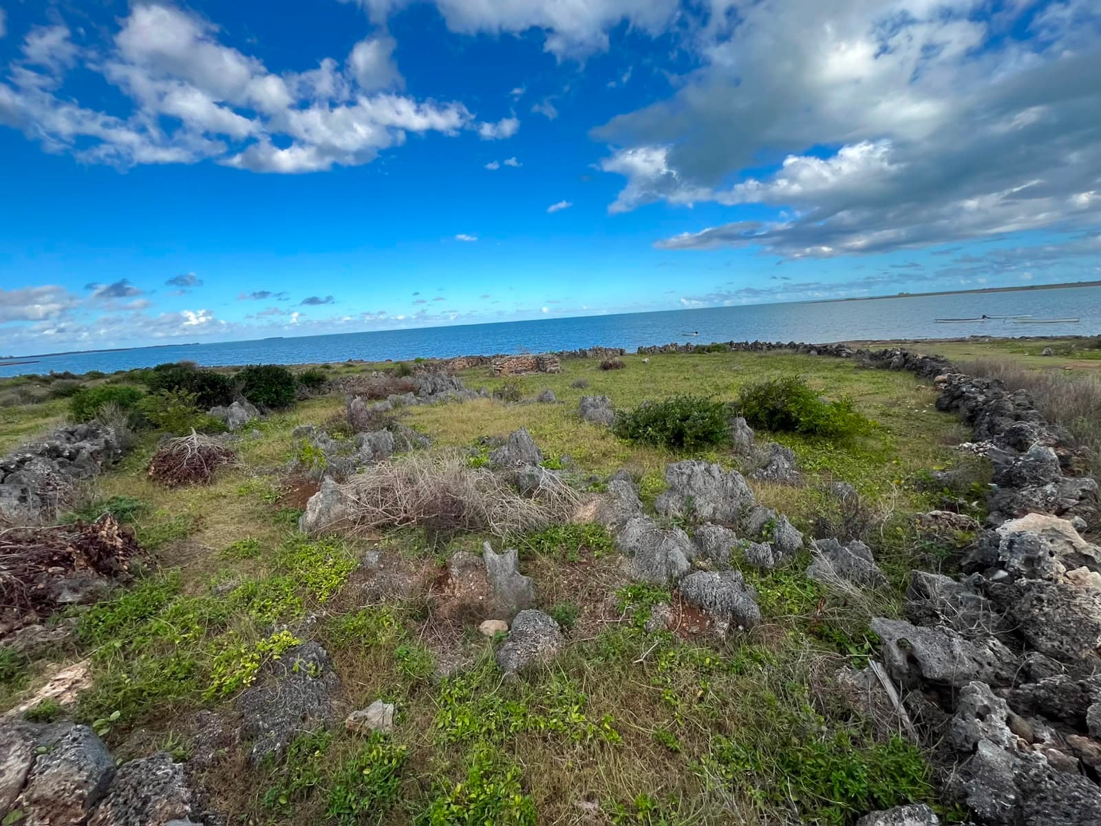Historic Coral Stone Enclosure — Rodrigues, 2/2