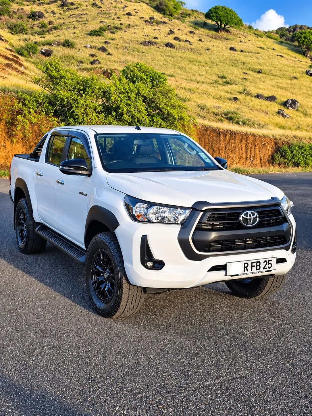 Toyota Hilux β photo 1